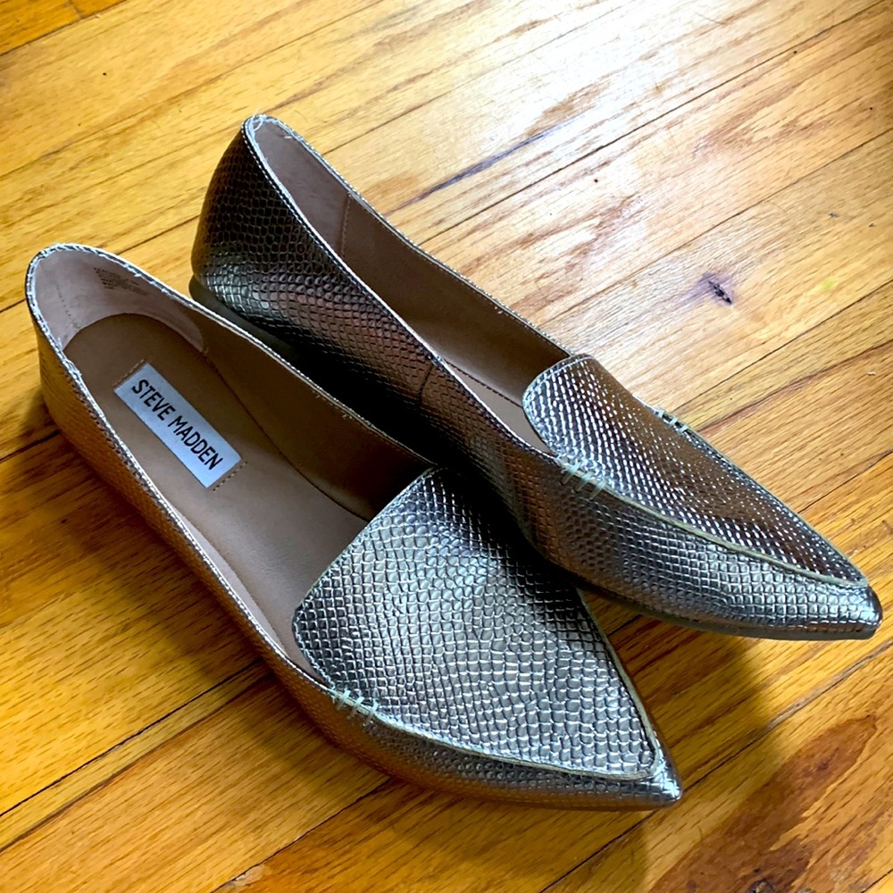 Gold snake feather pointed flats 8.5 Steve Madden